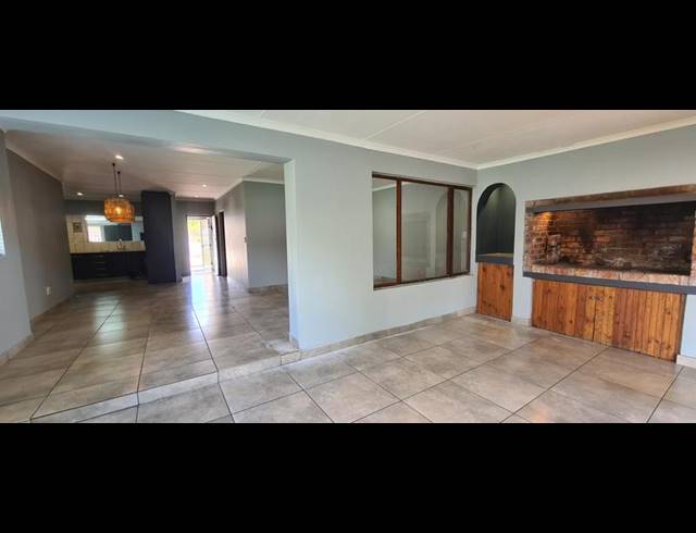 4 BEDROOM HOUSE FOR SALE IN FRAAIUITSIG